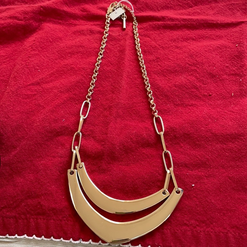 GOLD TONE NECKLACE
